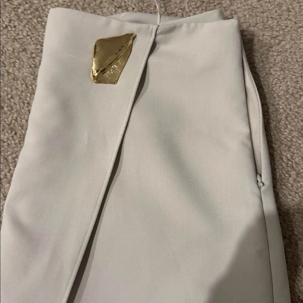 Zara Beige Skort with Gold Accent - Picture 4 of 4
